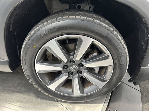 Certified 2023 Honda Pilot Touring image 12