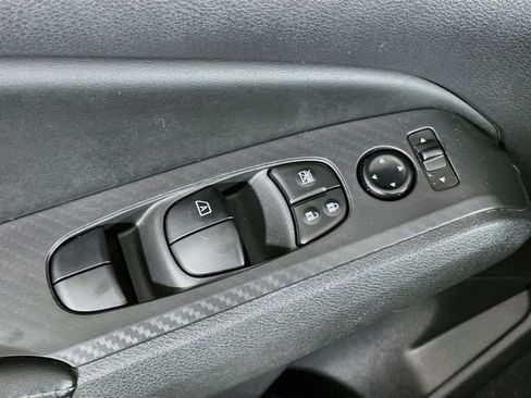 Used 2025 Nissan Altima 2.5 SV FWD image 15