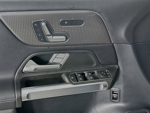 Certified 2022 Mercedes-Benz GLB 250 image 17