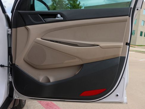 Used 2016 Hyundai Tucson Sport image 9