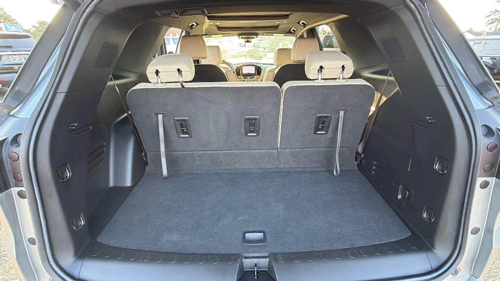 Used 2023 Chevrolet Traverse Premier FWD image 13