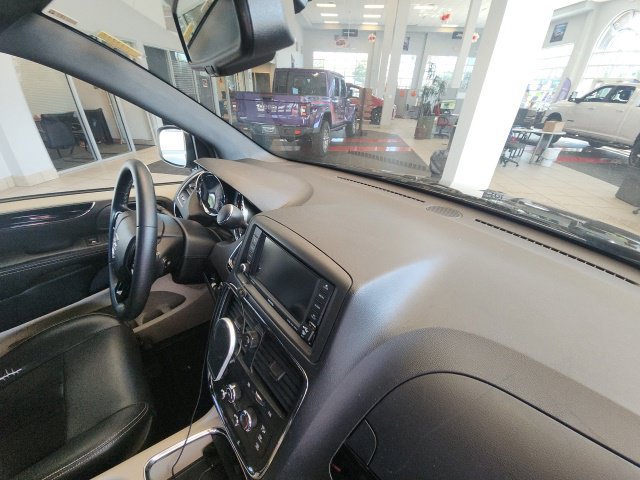 Used 2017 Dodge Grand Caravan SXT FWD image 18