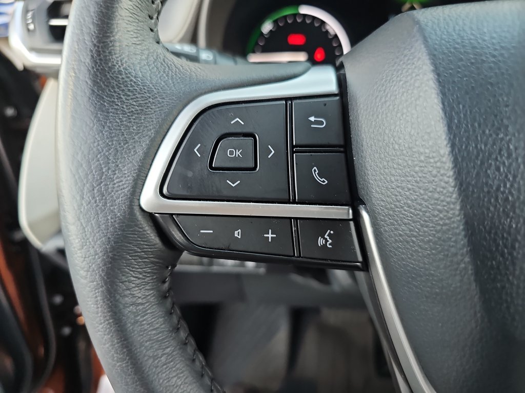 Certified 2024 Toyota Sienna XLE w/ XLE Plus Package FWD image 11