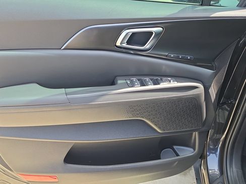 New 2026 Kia Carnival SX w/ SX Dark Edition Package FWD image 19