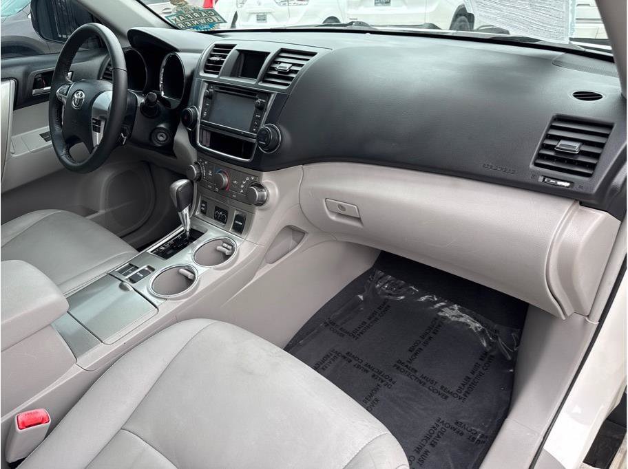Used 2013 Toyota Highlander SE FWD image 29