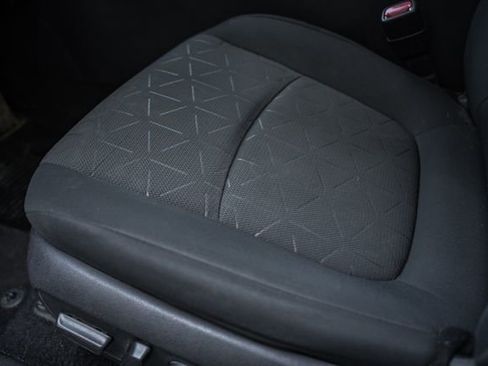 Used 2021 Toyota RAV4 XLE AWD/4WD image 36