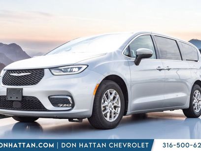 Used 2023 Chrysler Pacifica Touring-L