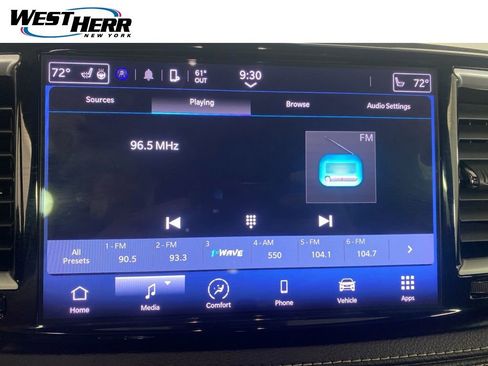 Used 2023 Chrysler Pacifica Touring-L w/ S Appearance Package image 3