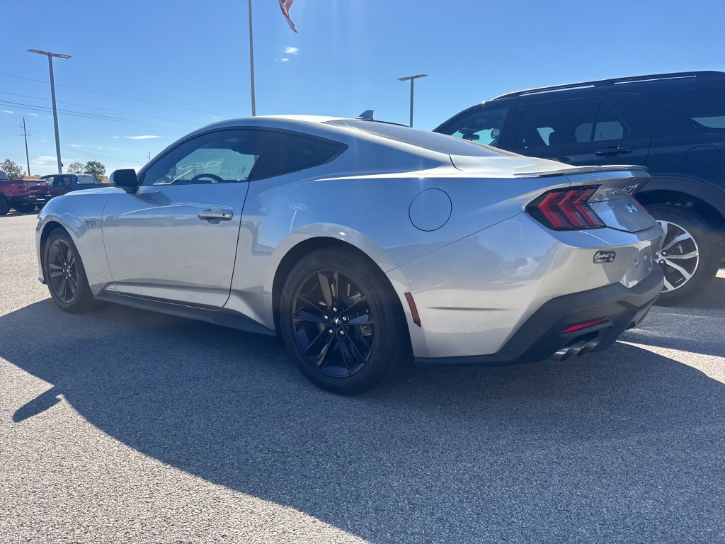 Used 2024 Ford Mustang GT RWD image 8