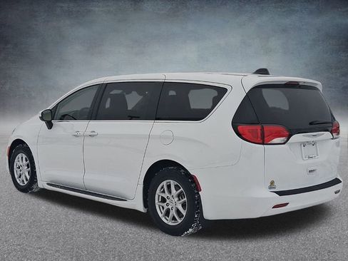 Used 2021 Chrysler Voyager LX image 10