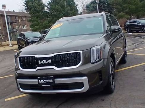 Used 2025 Kia Telluride EX w/ EX Captain's Chair Package image 6