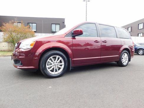 Used 2018 Dodge Grand Caravan SXT image 4