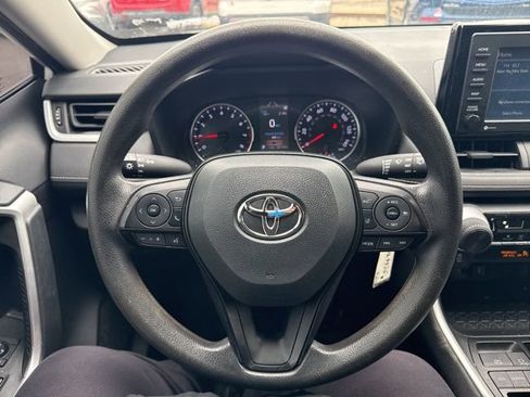 Used 2021 Toyota RAV4 LE image 21