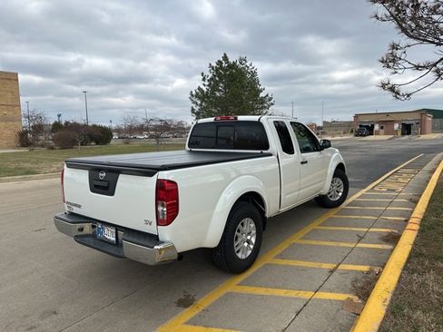 Used 2019 Nissan Frontier SV image 3