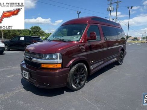 Used 2025 Chevrolet Express 2500 w/ Driver Convenience Package RWD image 4