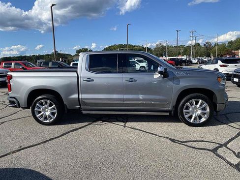 Used 2025 Chevrolet Silverado 1500 High Country AWD/4WD image 45