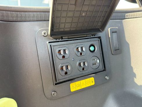 Used 2024 Ford F150 Lightning Lariat AWD/4WD image 16