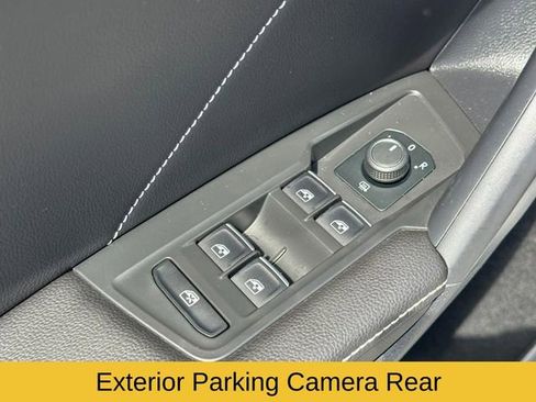 Used 2023 Volkswagen Tiguan SE R-Line image 22