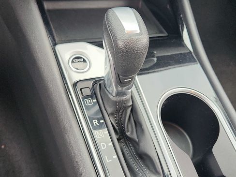 Used 2024 Nissan Altima 2.5 SV FWD image 14