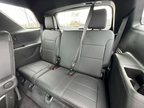 Used 2023 Chevrolet Traverse LT image 23