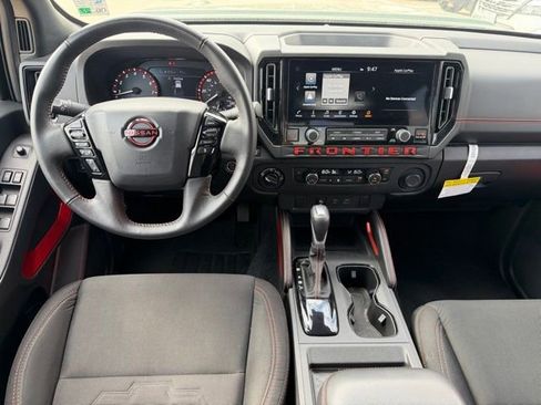 Used 2025 Nissan Frontier PRO-4X image 14