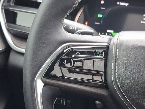 Used 2022 Jeep Grand Cherokee Overland image 22