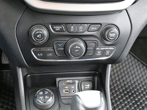 Used 2015 Jeep Cherokee Trailhawk image 22