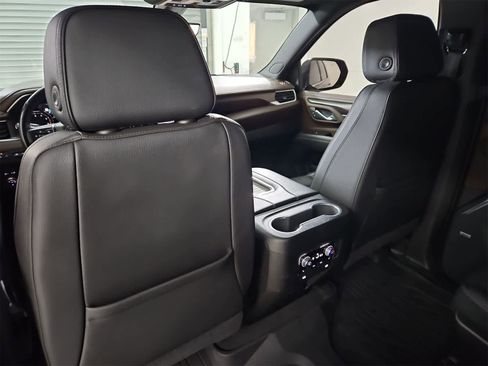 Used 2021 GMC Yukon Denali w/ Denali Premium Package image 18