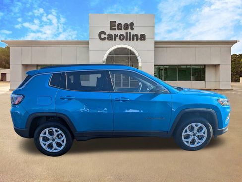 Certified 2025 Jeep Compass Latitude image 3