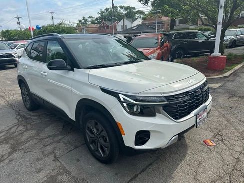 Used 2024 Kia Seltos S AWD/4WD image 3