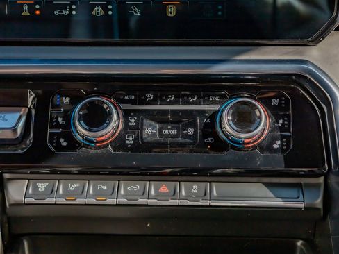 Used 2024 GMC Sierra 3500 Denali Ultimate AWD/4WD image 26