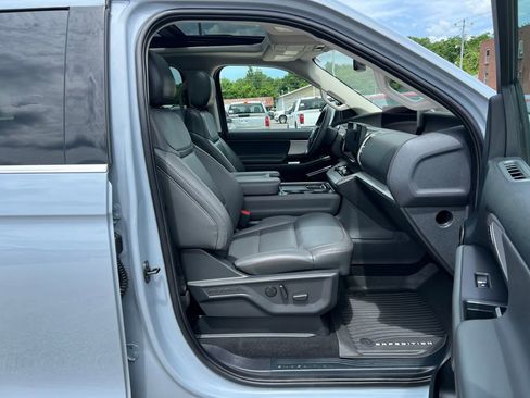 Used 2025 Ford Expedition Active AWD/4WD image 24