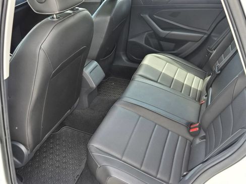 Certified 2023 Volkswagen Jetta SE w/ Panoramic Sunroof Package FWD image 8