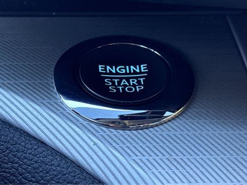 Used 2023 Ford Explorer XLT w/ Equipment Group 202A image 9