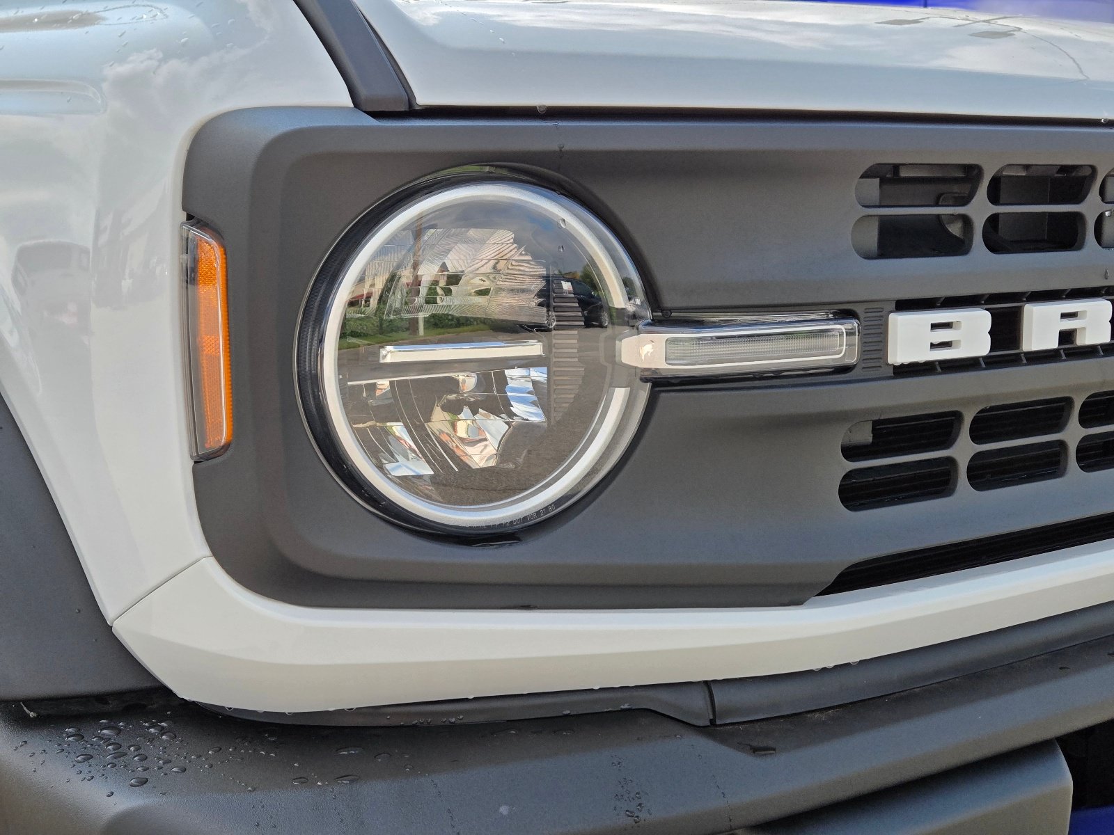 Used 2025 Ford Bronco 2-Door w/ Sasquatch Package AWD/4WD image 3