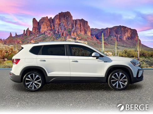 Used 2024 Volkswagen Taos SE FWD image 9