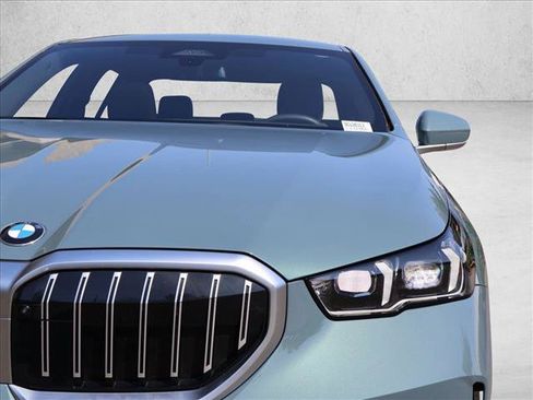 Used 2025 BMW 530i xDrive w/ Premium Package AWD/4WD image 2