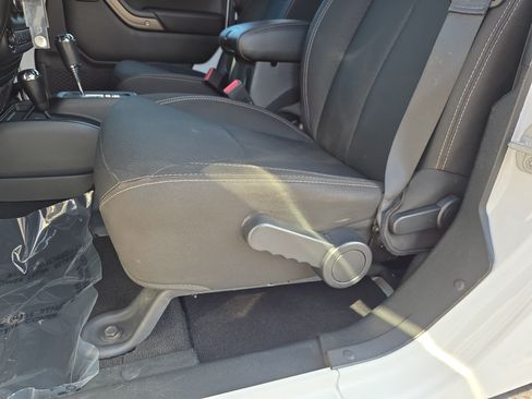 Used 2018 Jeep Wrangler Unlimited Sport AWD/4WD image 23