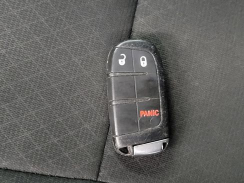 Used 2018 Jeep Grand Cherokee Laredo AWD/4WD image 32