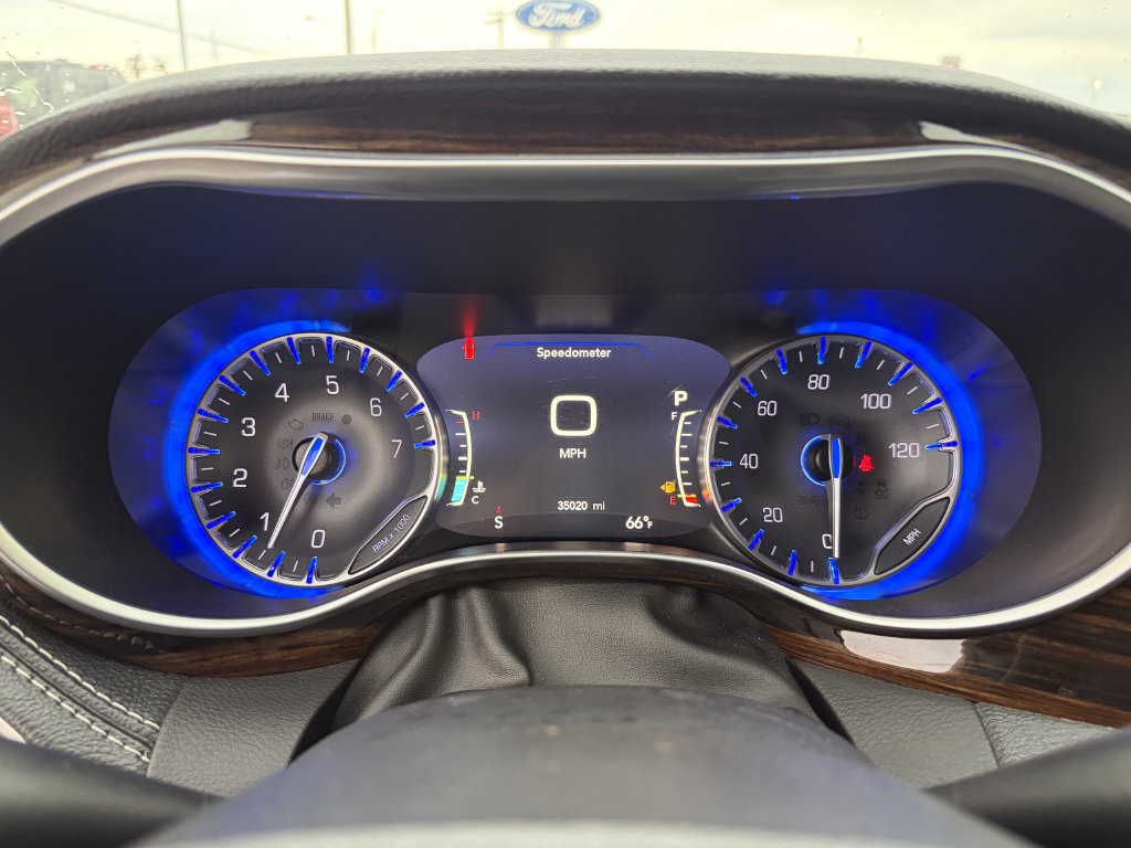 Used 2024 Chrysler Pacifica Limited FWD image 28