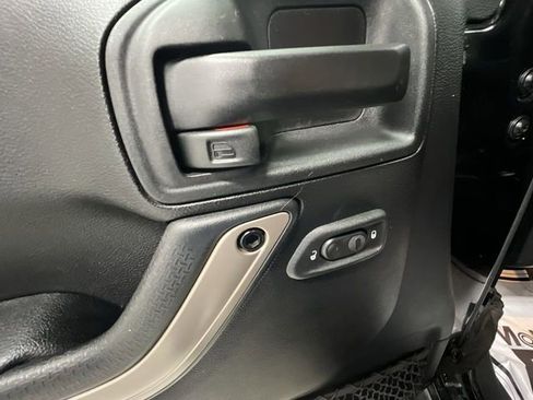 Used 2016 Jeep Wrangler Sahara AWD/4WD image 19
