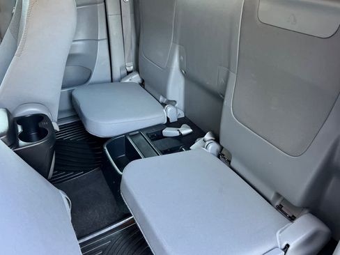 Used 2012 Toyota Tacoma 2WD Access Cab image 4