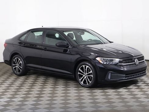 Used 2024 Volkswagen Jetta Sport FWD image 2