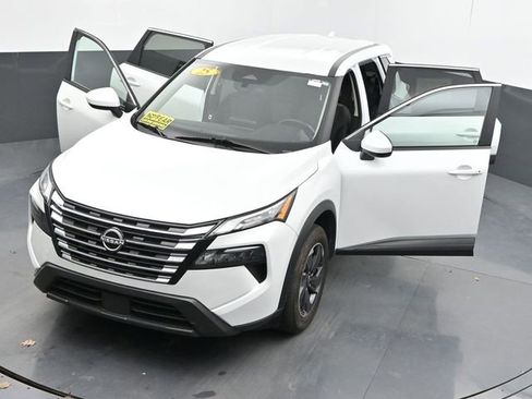 Used 2025 Nissan Rogue SV image 59