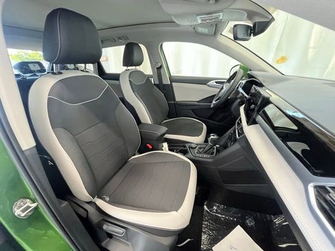 New 2025 Volkswagen Taos SE image 12