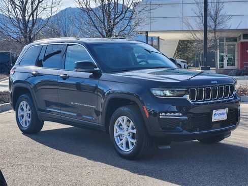 Used 2023 Jeep Grand Cherokee Limited w/ Luxury Tech Group II image 2