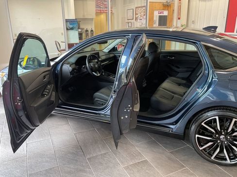 Used 2025 Honda Accord Touring image 12