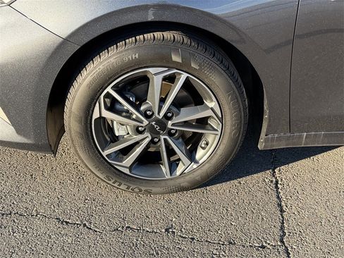 Used 2024 Kia Forte LXS w/ LXS Technology Package image 27