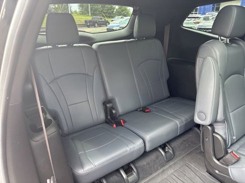 Used 2023 Buick Enclave Premium image 21