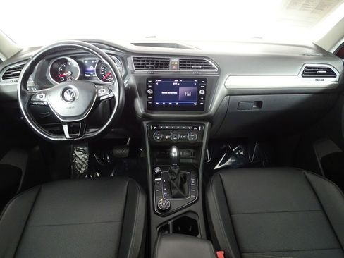 Used 2019 Volkswagen Tiguan SE image 27